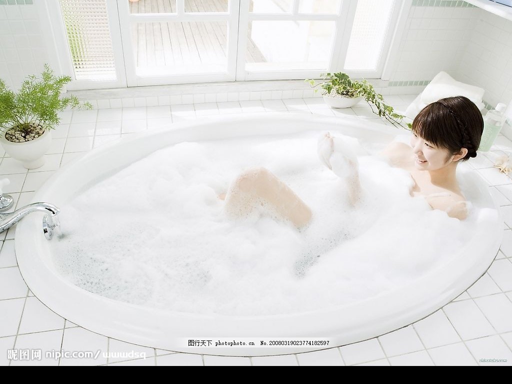 沐浴的女人图片素材-编号24255208-图行天下